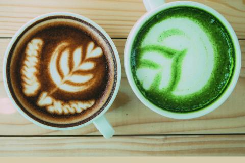 matcha vs kávé
